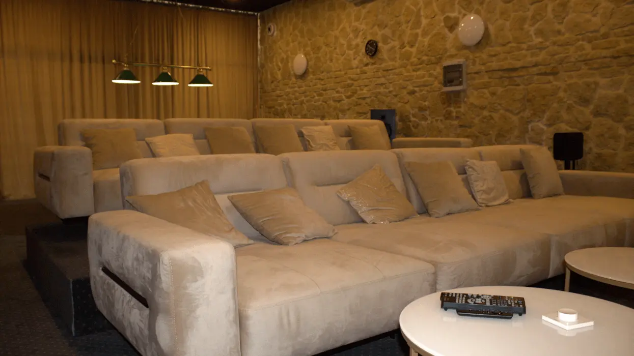 Mansion Home Theater Castelaria Jet Crust