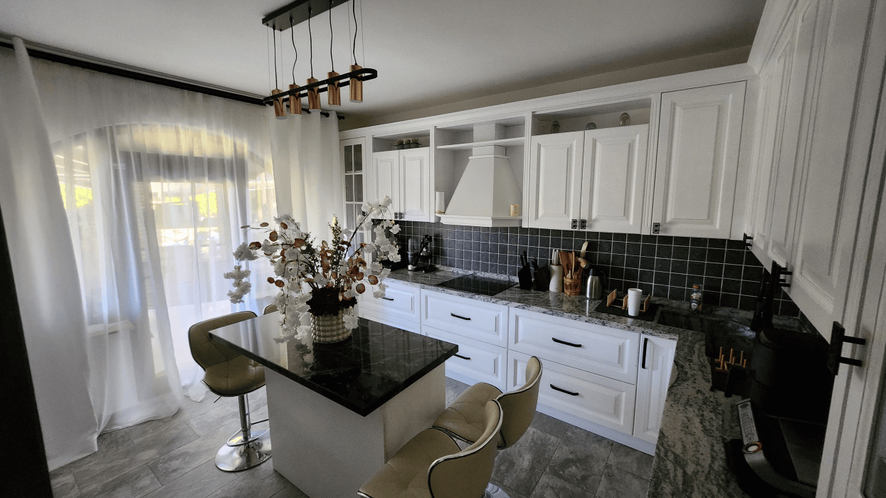 White Kitchen Castelaria Jet Crust