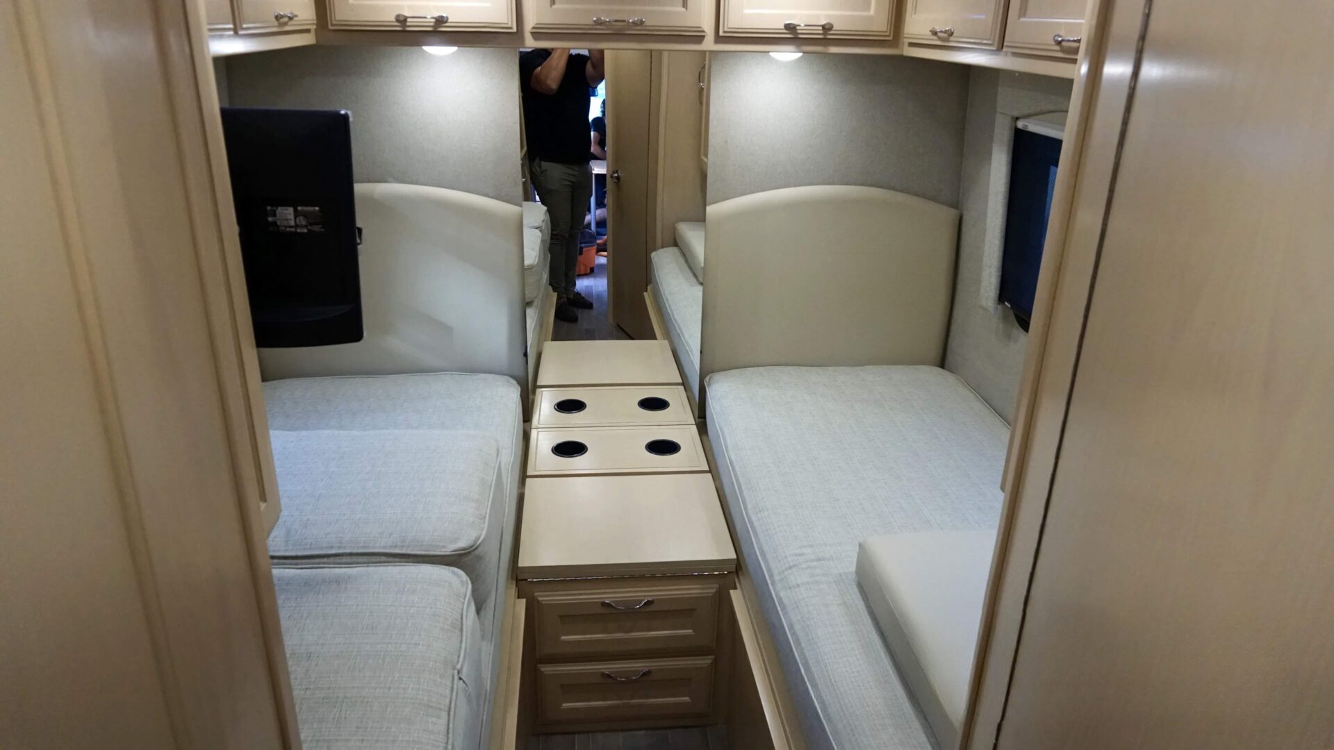 Mercedes RV For Rent in Malibu