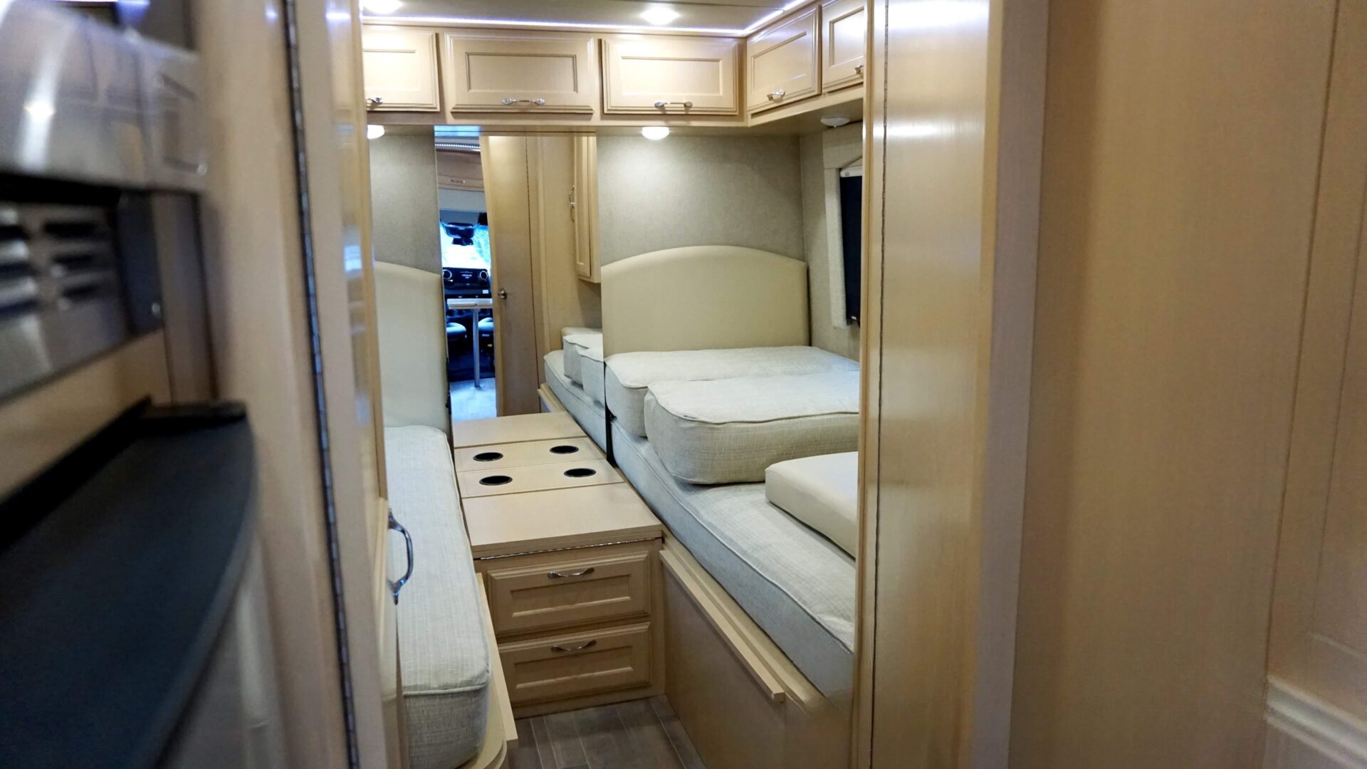 Large RV Bedroom on Jet Crust Malibu